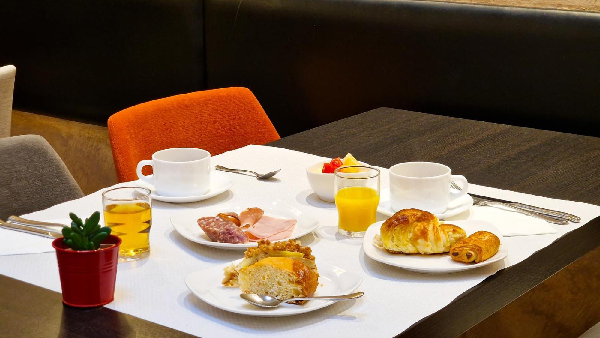 Logis Hotel Restaurant De France Сен-Женье-д'Оль Экстерьер фото