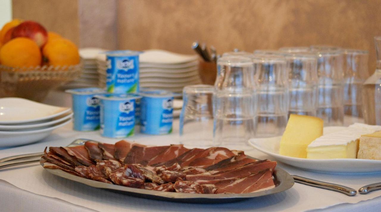Logis Hotel Restaurant De France Сен-Женье-д'Оль Экстерьер фото